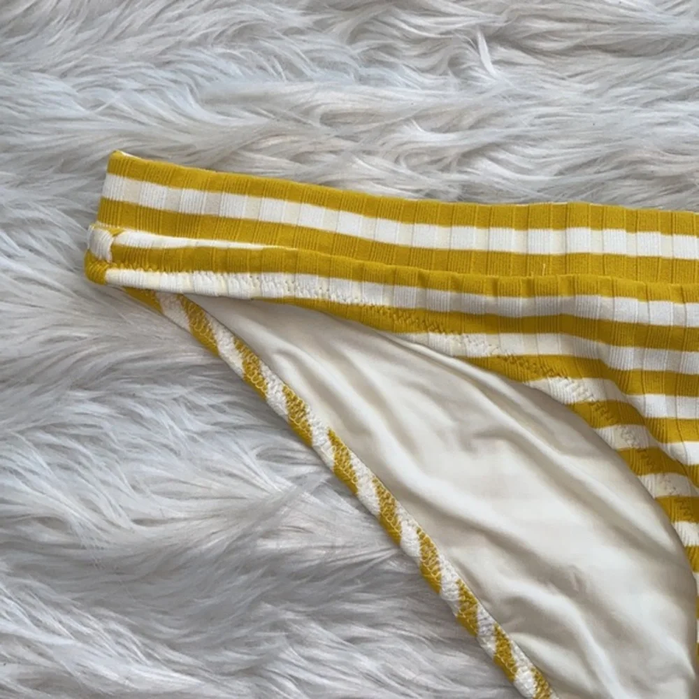 SOLID & STRIPED large mustard ribbed